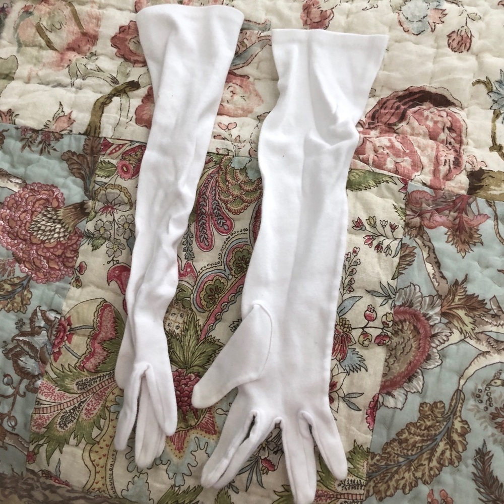 Like New Opera Length White Cotton Gloves